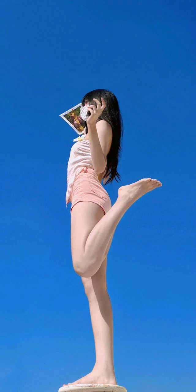 美女壁纸丨天空美女